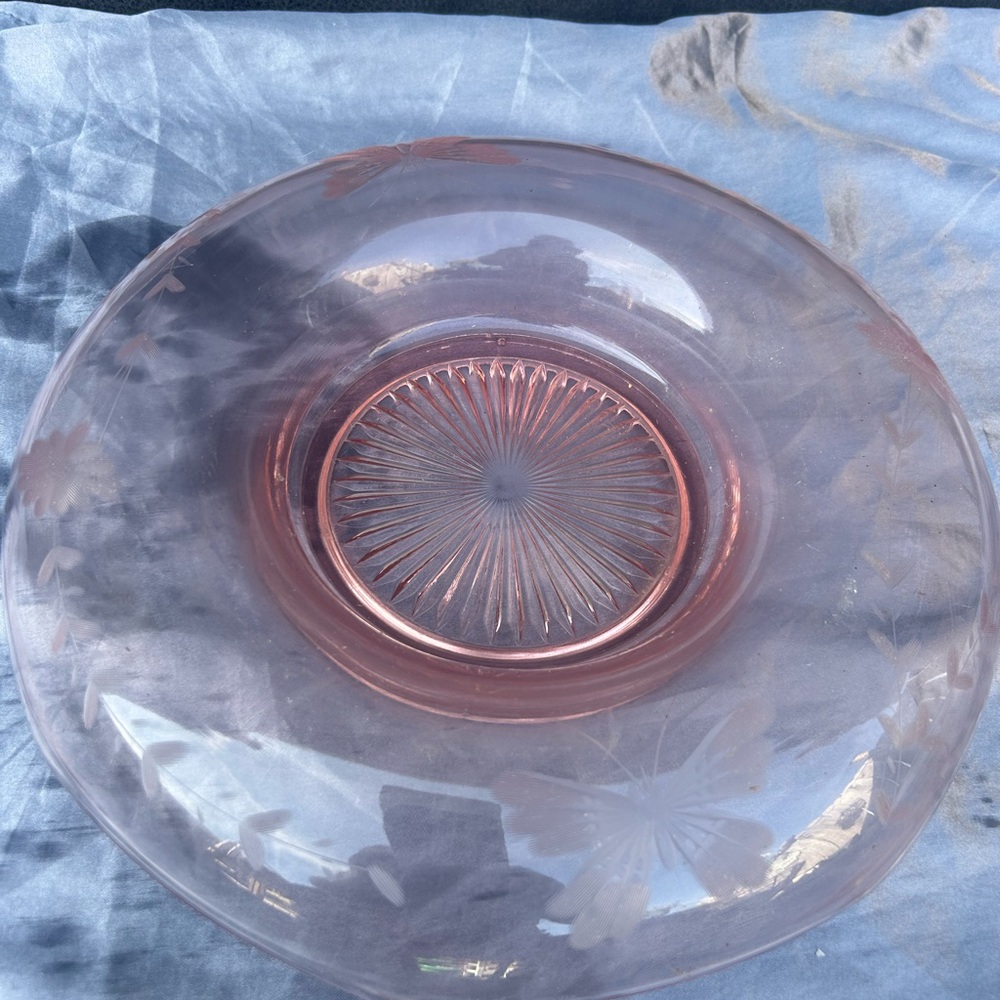 Pink depression etched vintage butterfly dish - Picture 4 of 4